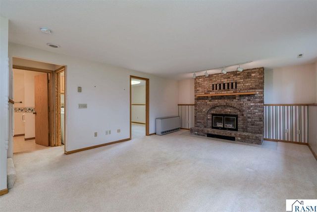 2286 Northridge Drive, North Mankato, MN 56003