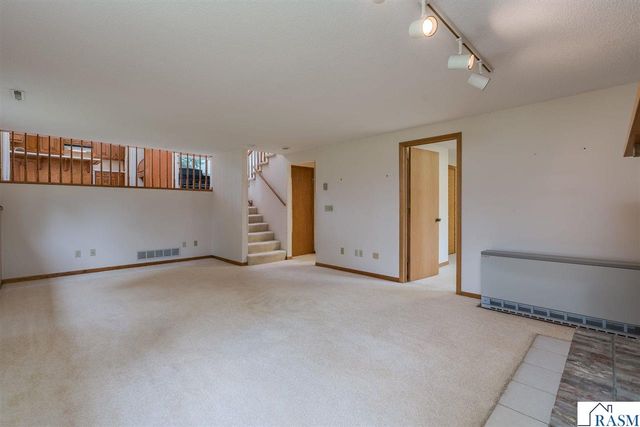 2286 Northridge Drive, North Mankato, MN 56003
