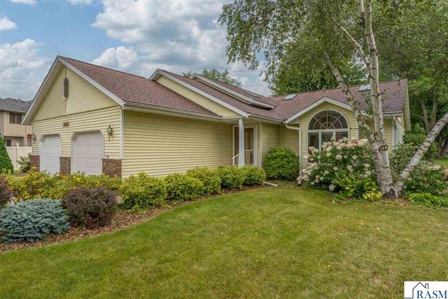2286 Northridge Drive, North Mankato, MN 56003
