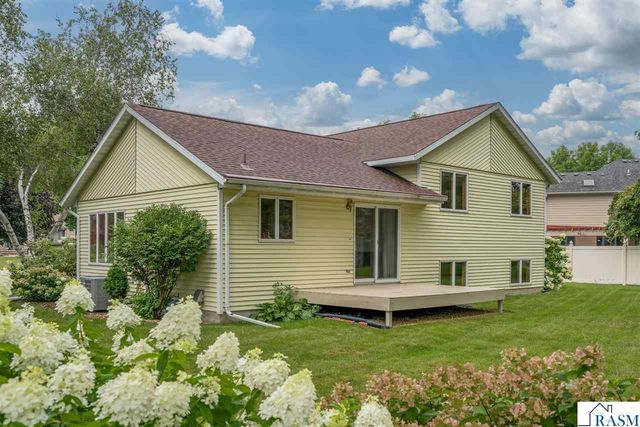 2286 Northridge Drive, North Mankato, MN 56003
