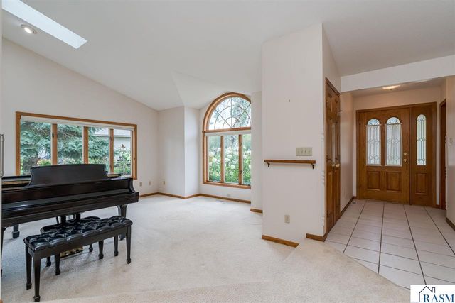 2286 Northridge Drive, North Mankato, MN 56003