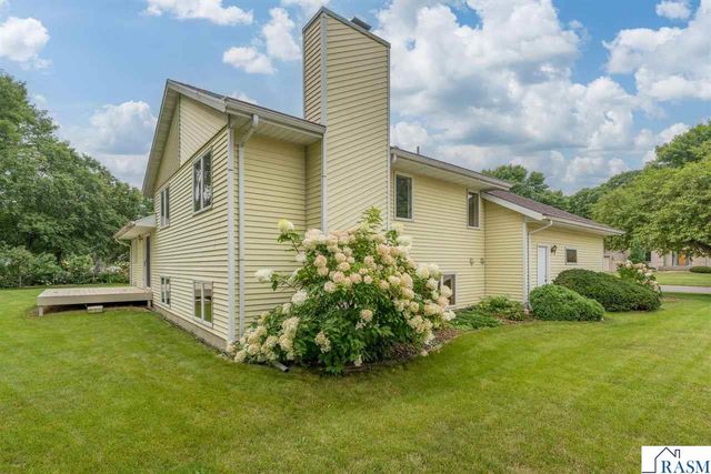 2286 Northridge Drive, North Mankato, MN 56003