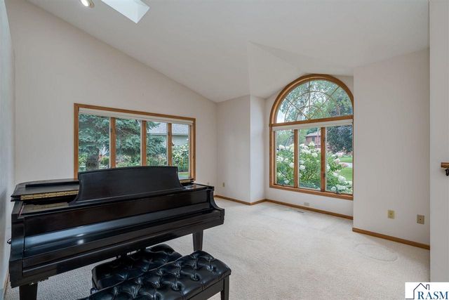 2286 Northridge Drive, North Mankato, MN 56003