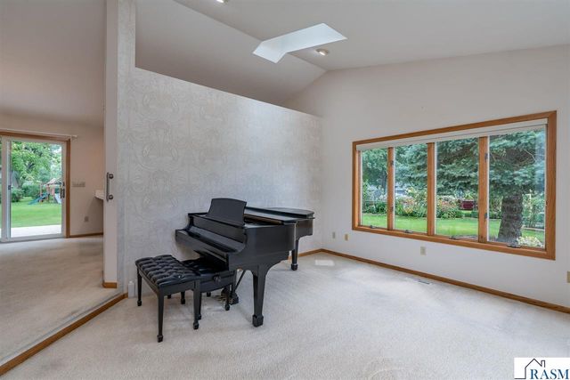 2286 Northridge Drive, North Mankato, MN 56003
