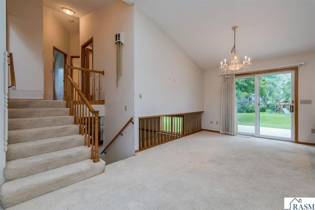 2286 Northridge Drive, North Mankato, MN 56003