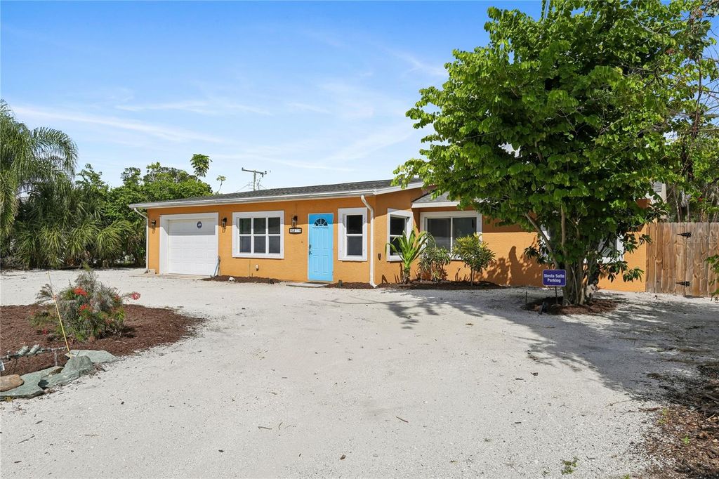 8479 PINEWOOD ROAD, SARASOTA, FL 34243 — exterior