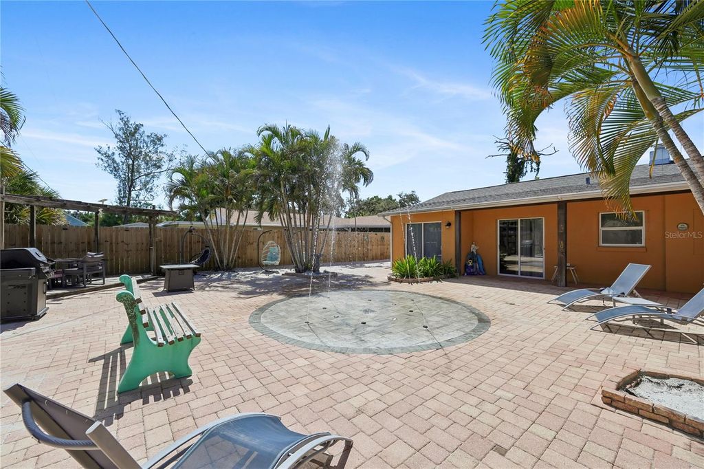 8479 PINEWOOD ROAD, SARASOTA, FL 34243 — photo 2