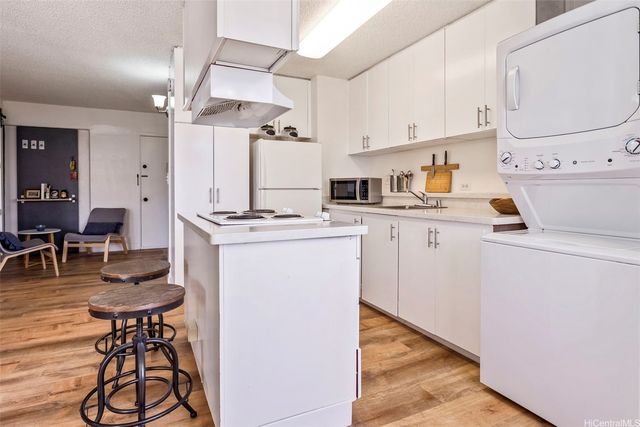 818 S King Street 704, Honolulu, HI 96813