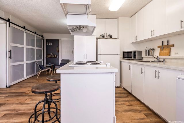 818 S King Street 704, Honolulu, HI 96813