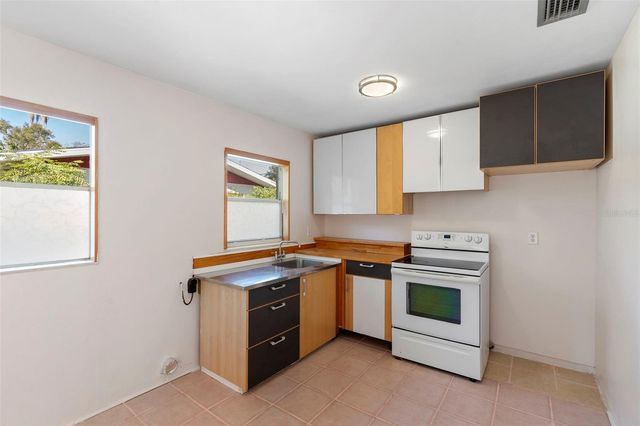 1520 W BERESFORD AVENUE, Deland, FL 32720