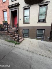 15 Ten Broeck Street Garden, Albany, NY 12210