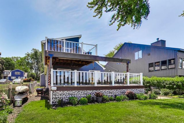 3923 E Lake Shore Drive, Wonder Lake, IL 60097