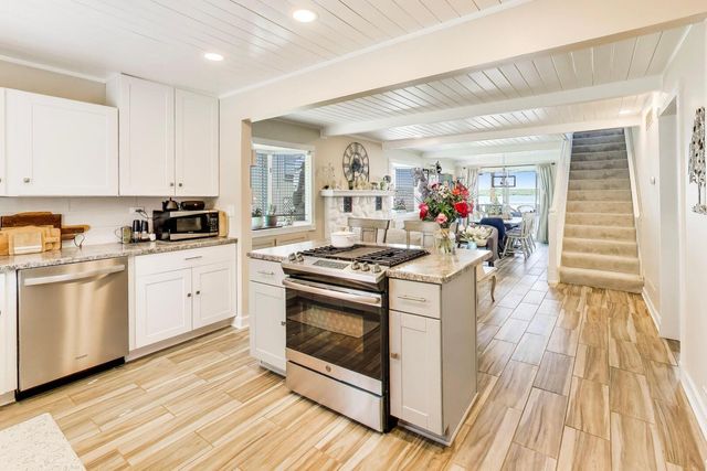 3923 E Lake Shore Drive, Wonder Lake, IL 60097