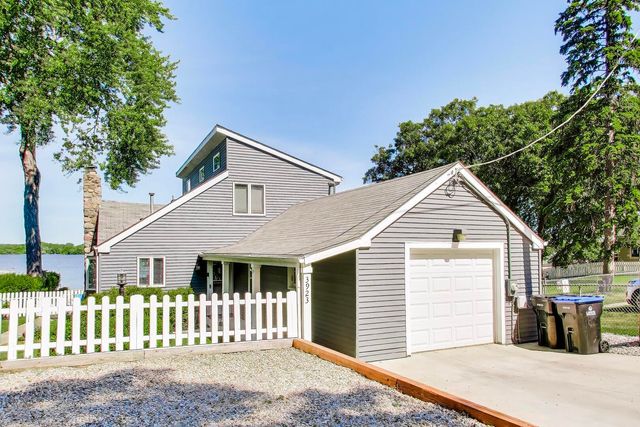 3923 E Lake Shore Drive, Wonder Lake, IL 60097