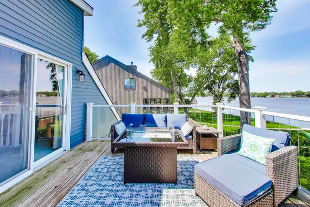 3923 E Lake Shore Drive, Wonder Lake, IL 60097