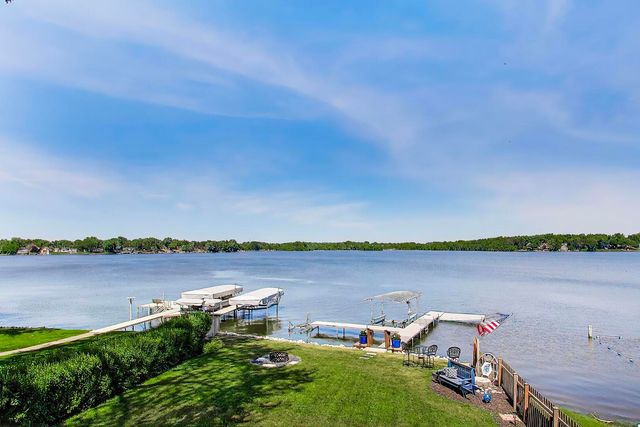 3923 E Lake Shore Drive, Wonder Lake, IL 60097