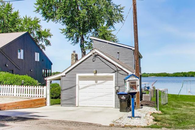 3923 E Lake Shore Drive, Wonder Lake, IL 60097