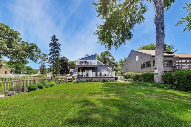 3923 E Lake Shore Drive, Wonder Lake, IL 60097