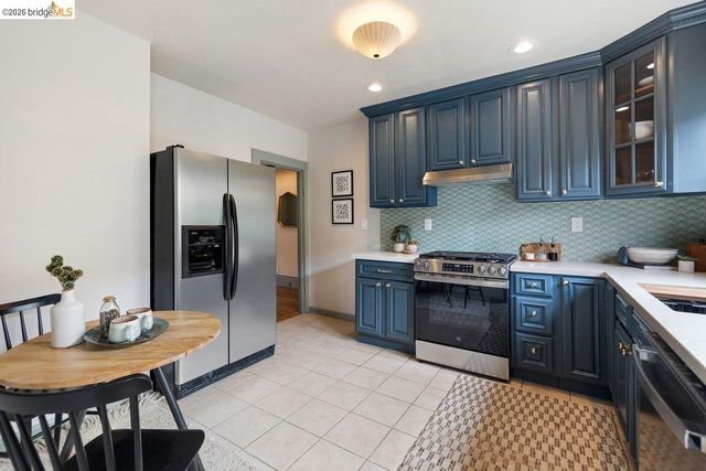 548 Wesley Ave, Oakland, CA 94606