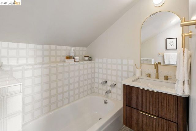 548 Wesley Ave, Oakland, CA 94606