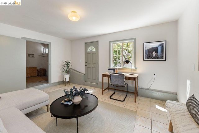548 Wesley Ave, Oakland, CA 94606
