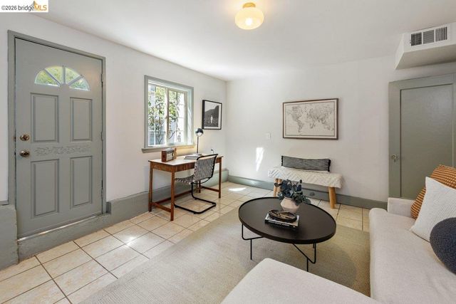 548 Wesley Ave, Oakland, CA 94606