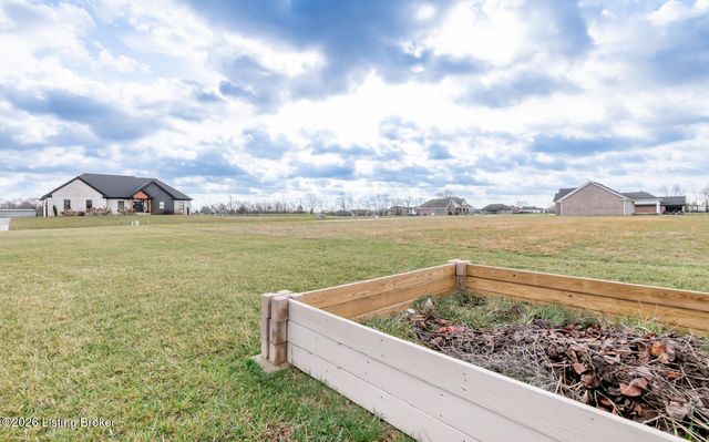 130 Megan Dr, Shepherdsville, KY 40165