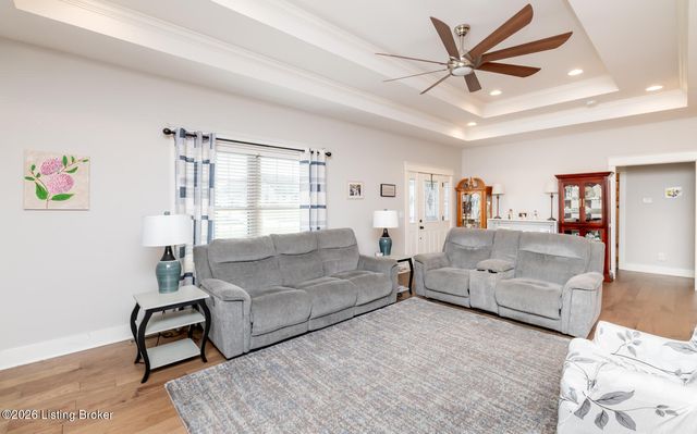 130 Megan Dr, Shepherdsville, KY 40165