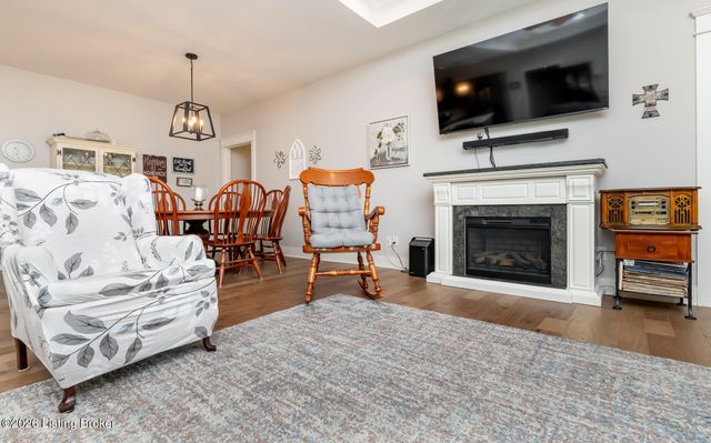 130 Megan Dr, Shepherdsville, KY 40165