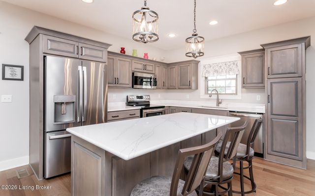 130 Megan Dr, Shepherdsville, KY 40165