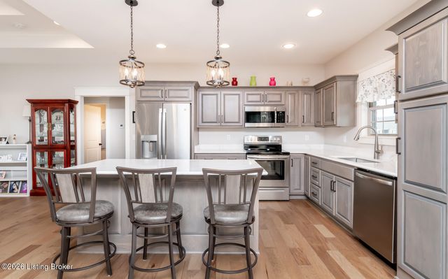 130 Megan Dr, Shepherdsville, KY 40165