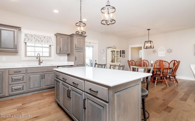 130 Megan Dr, Shepherdsville, KY 40165