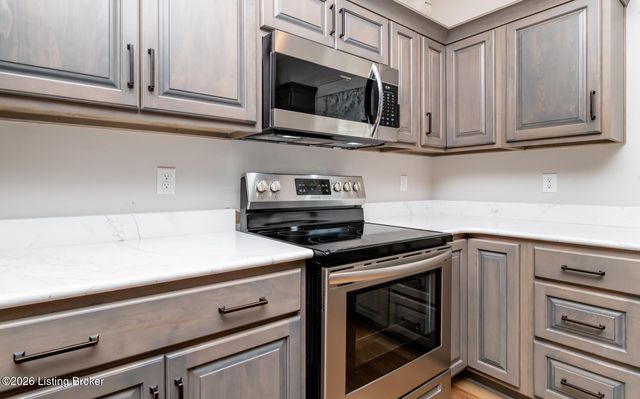 130 Megan Dr, Shepherdsville, KY 40165