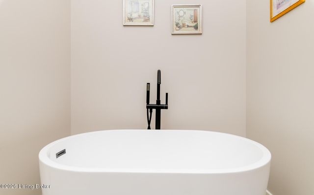 130 Megan Dr, Shepherdsville, KY 40165