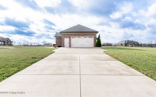 130 Megan Dr, Shepherdsville, KY 40165