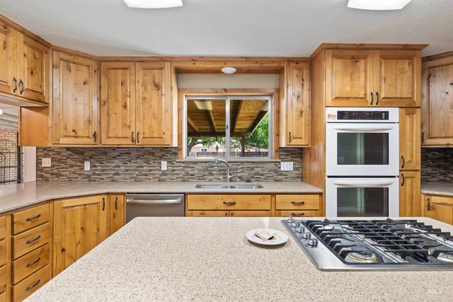 727 Mae Dr, Twin Falls, ID 83301