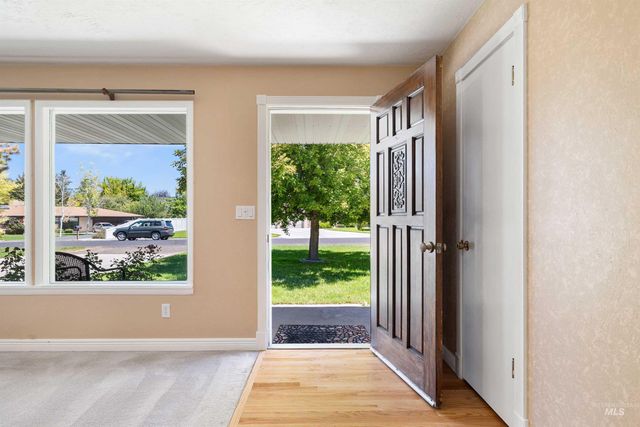 727 Mae Dr, Twin Falls, ID 83301