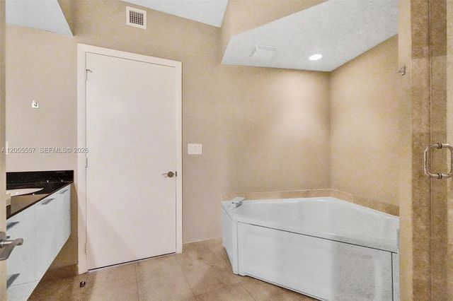 400 Alton Rd 1011, Miami Beach, FL 33139