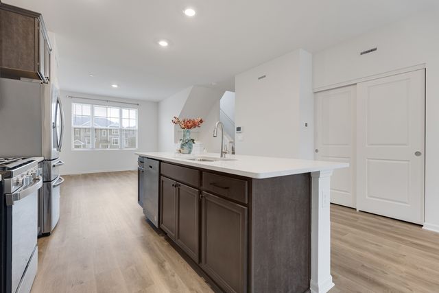 2016 Yellowstone Boulevard, Mundelein, IL 60060