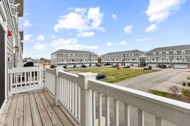 2016 Yellowstone Boulevard, Mundelein, IL 60060