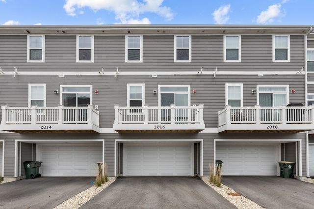 2016 Yellowstone Boulevard, Mundelein, IL 60060