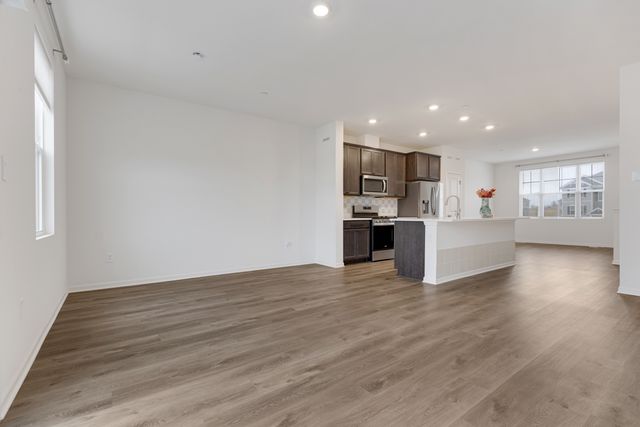 2016 Yellowstone Boulevard, Mundelein, IL 60060