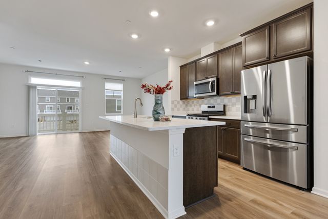 2016 Yellowstone Boulevard, Mundelein, IL 60060