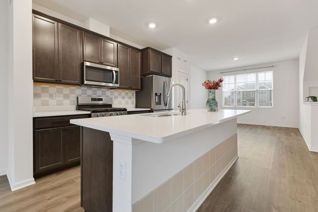 2016 Yellowstone Boulevard, Mundelein, IL 60060