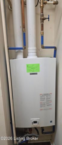 8039 Saint Andrews Village Dr, Louisville, KY 40241