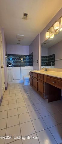 8039 Saint Andrews Village Dr, Louisville, KY 40241