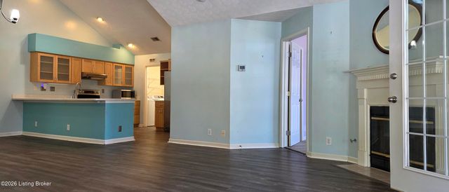 8039 Saint Andrews Village Dr, Louisville, KY 40241