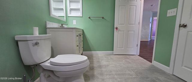 8039 Saint Andrews Village Dr, Louisville, KY 40241