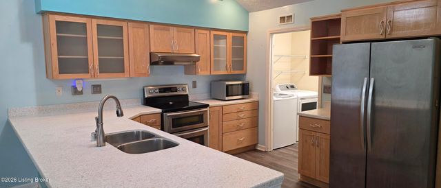 8039 Saint Andrews Village Dr, Louisville, KY 40241