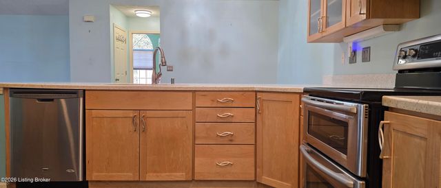 8039 Saint Andrews Village Dr, Louisville, KY 40241